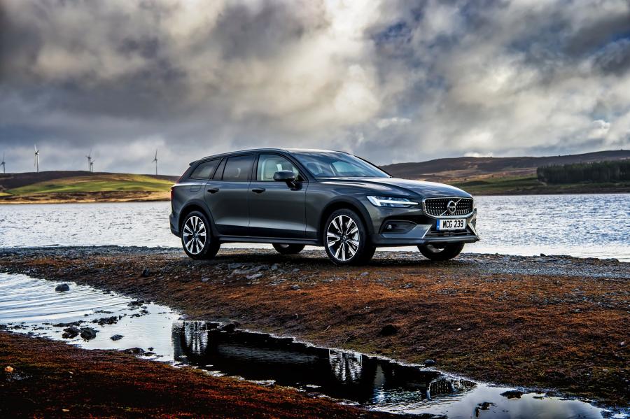  Volvo V60 D4 Cross Country 2019 года  (UK) (фото 13 из 43)
